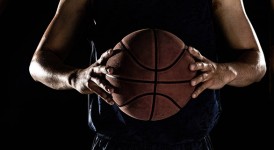 NBA2023赛季：雄鹿逆袭夺冠，杜兰特踩线争议与保罗罚球失准